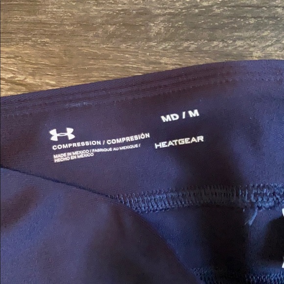 Under Armour Compression Heat Gear Crop - Picture 3 of 4